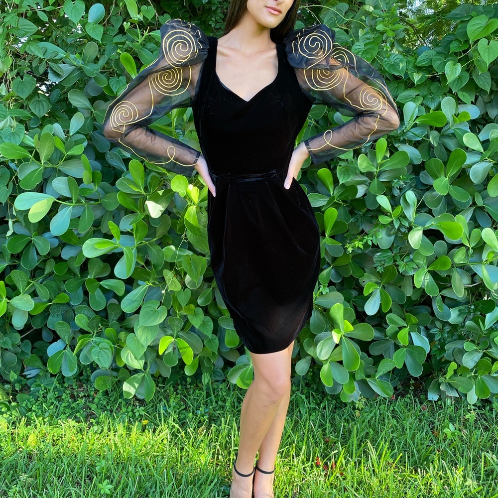 80’s black velvet prom dress w/statement sleeves ✨